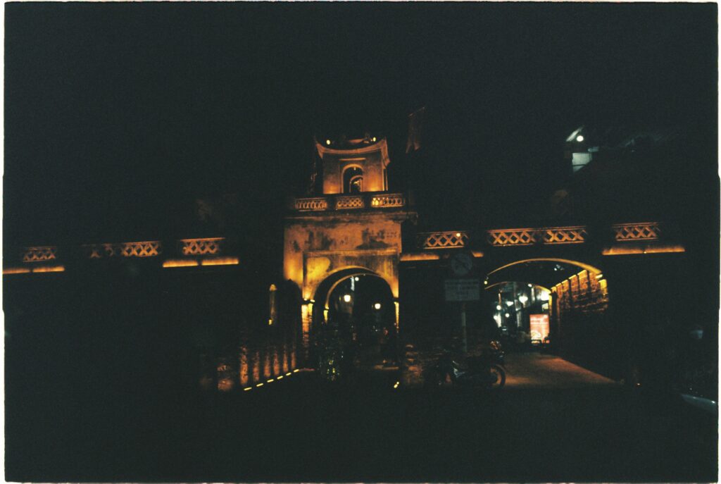 Quan Chưởng Gate